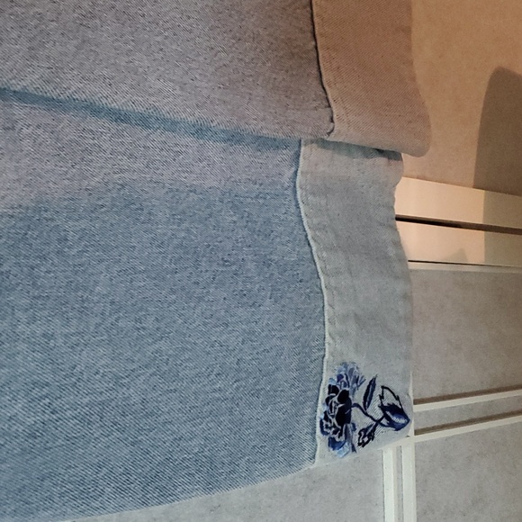 Women's Express 99/00 Embroidered Jeans - Picture 7 of 9